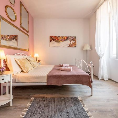 Old City Romantic Studios 4 With Free Private Parking Pula Extérieur photo
