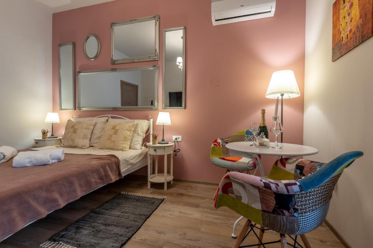 Old City Romantic Studios 4 With Free Private Parking Pula Extérieur photo