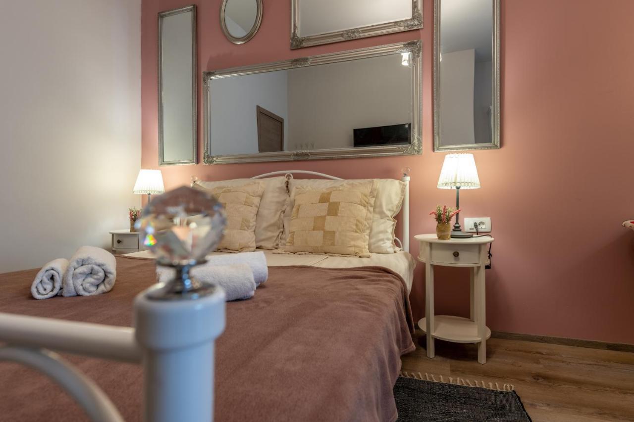 Old City Romantic Studios 4 With Free Private Parking Pula Extérieur photo