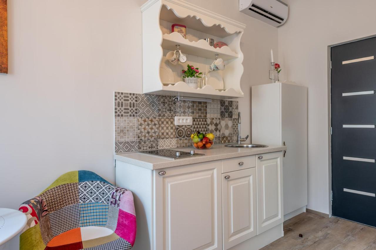 Old City Romantic Studios 4 With Free Private Parking Pula Extérieur photo
