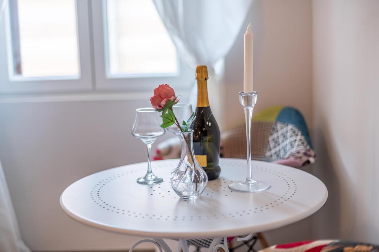 Old City Romantic Studios 4 With Free Private Parking Pula Extérieur photo