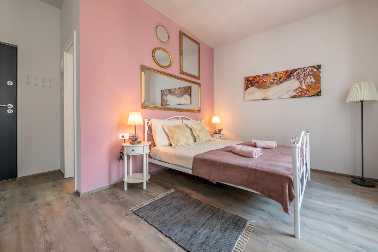 Old City Romantic Studios 4 With Free Private Parking Pula Extérieur photo
