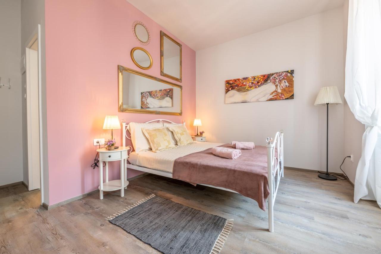 Old City Romantic Studios 4 With Free Private Parking Pula Extérieur photo