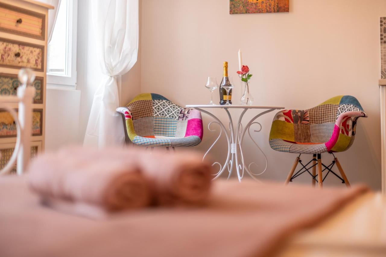 Old City Romantic Studios 4 With Free Private Parking Pula Extérieur photo