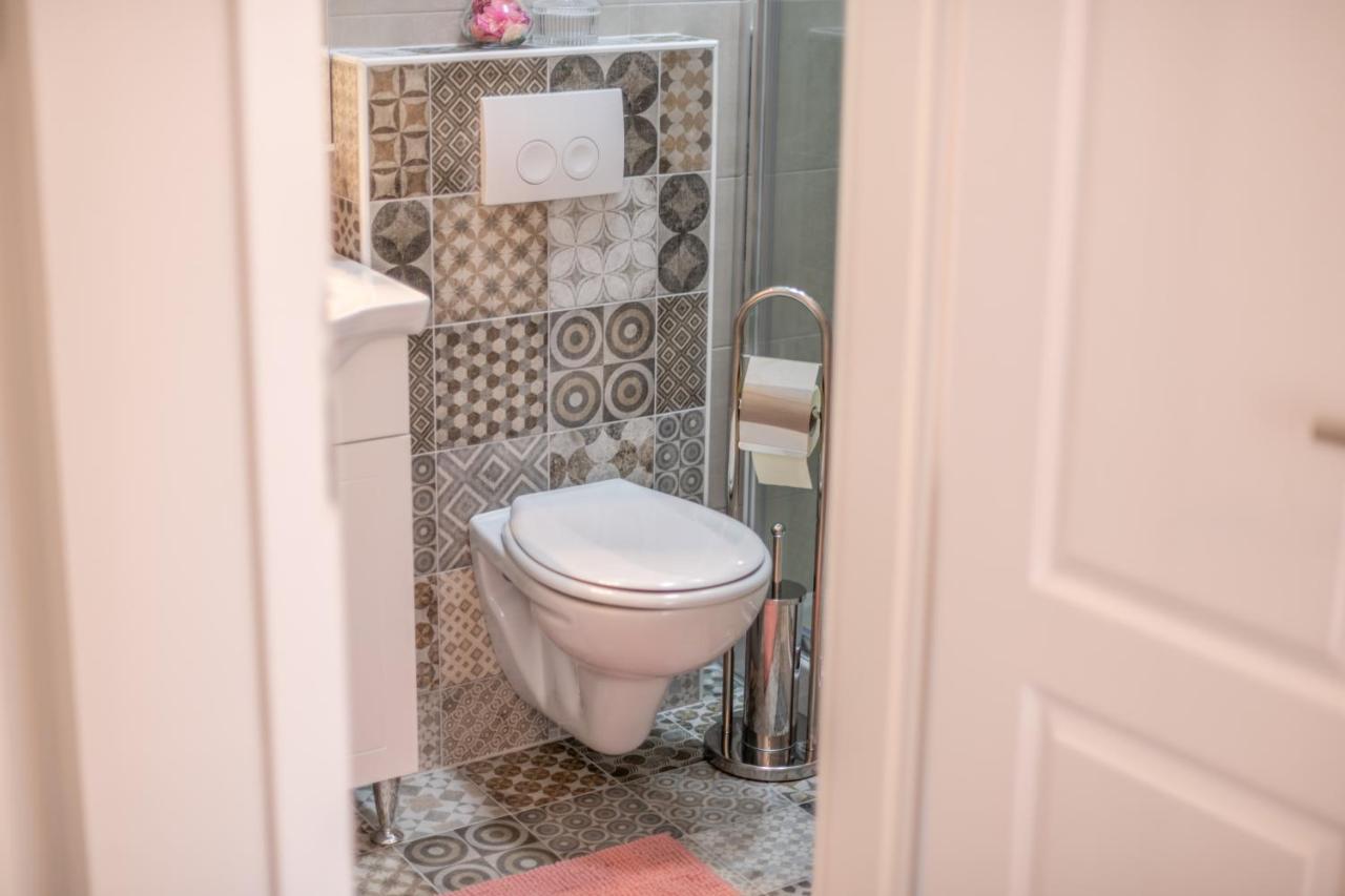 Old City Romantic Studios 4 With Free Private Parking Pula Extérieur photo