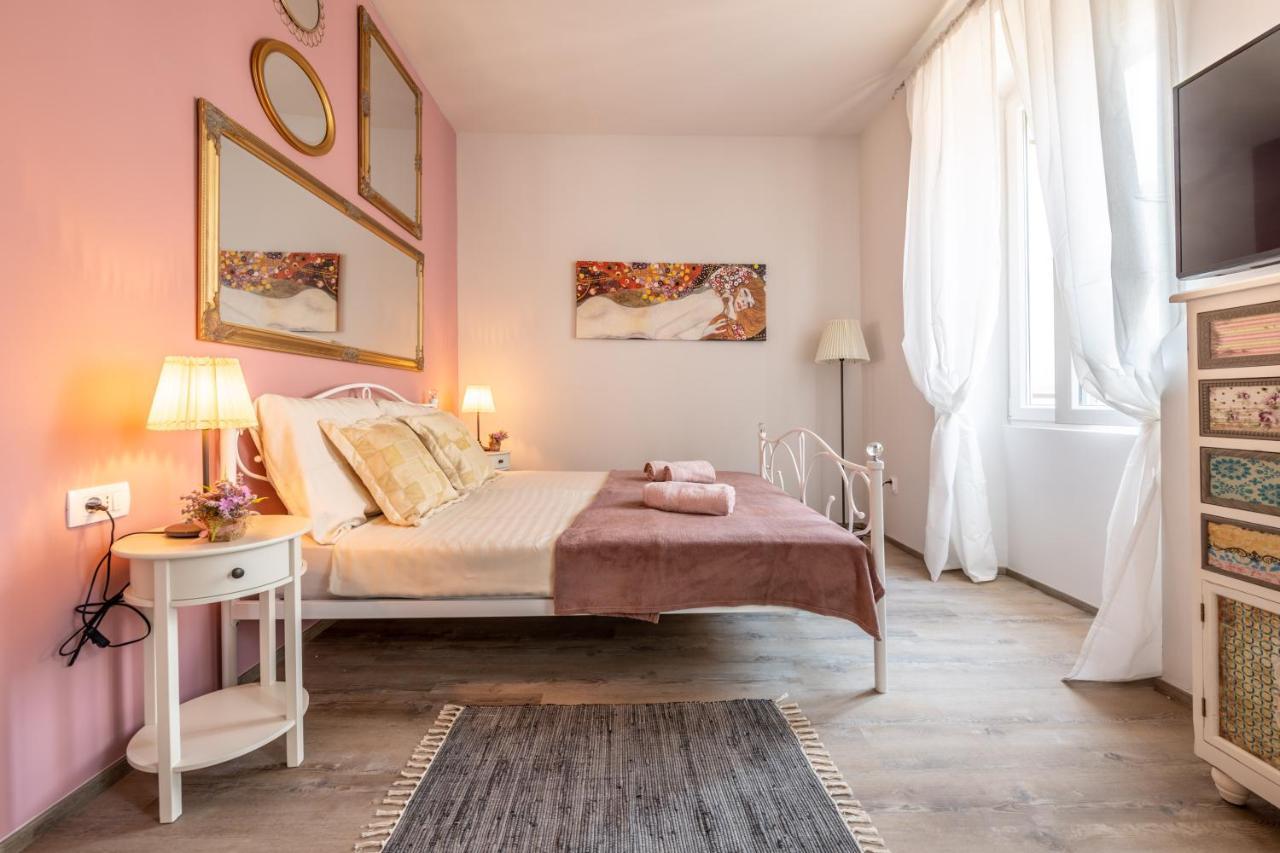 Old City Romantic Studios 4 With Free Private Parking Pula Extérieur photo
