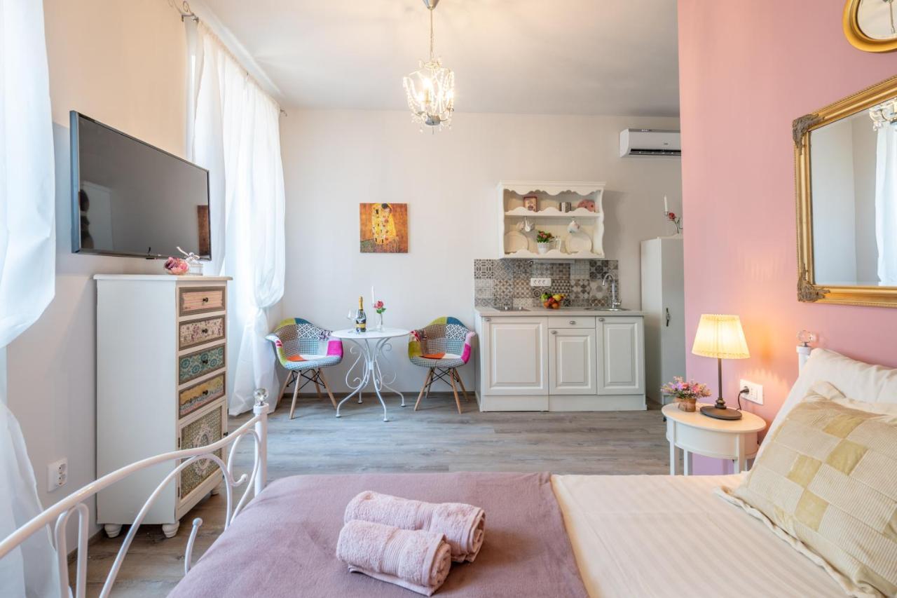 Old City Romantic Studios 4 With Free Private Parking Pula Extérieur photo