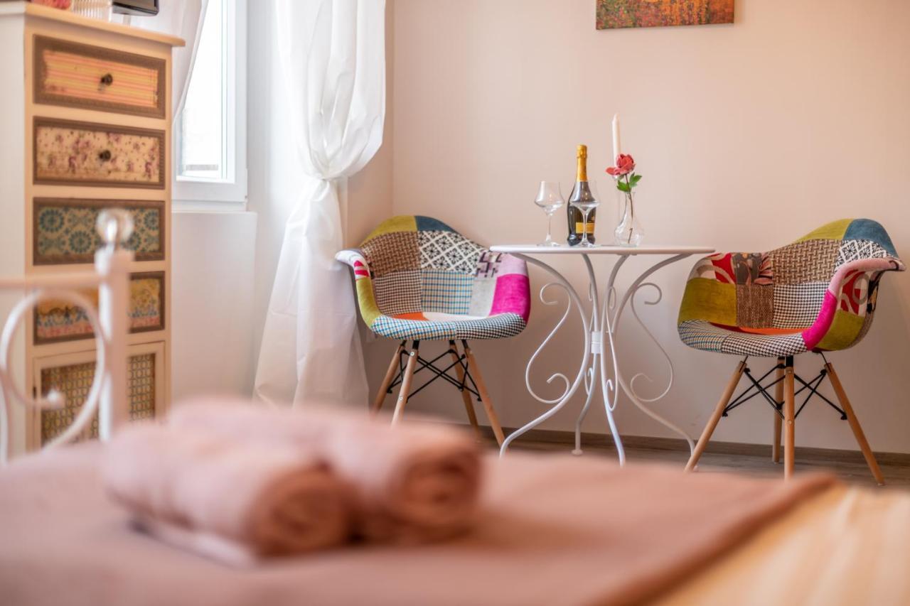 Old City Romantic Studios 4 With Free Private Parking Pula Extérieur photo