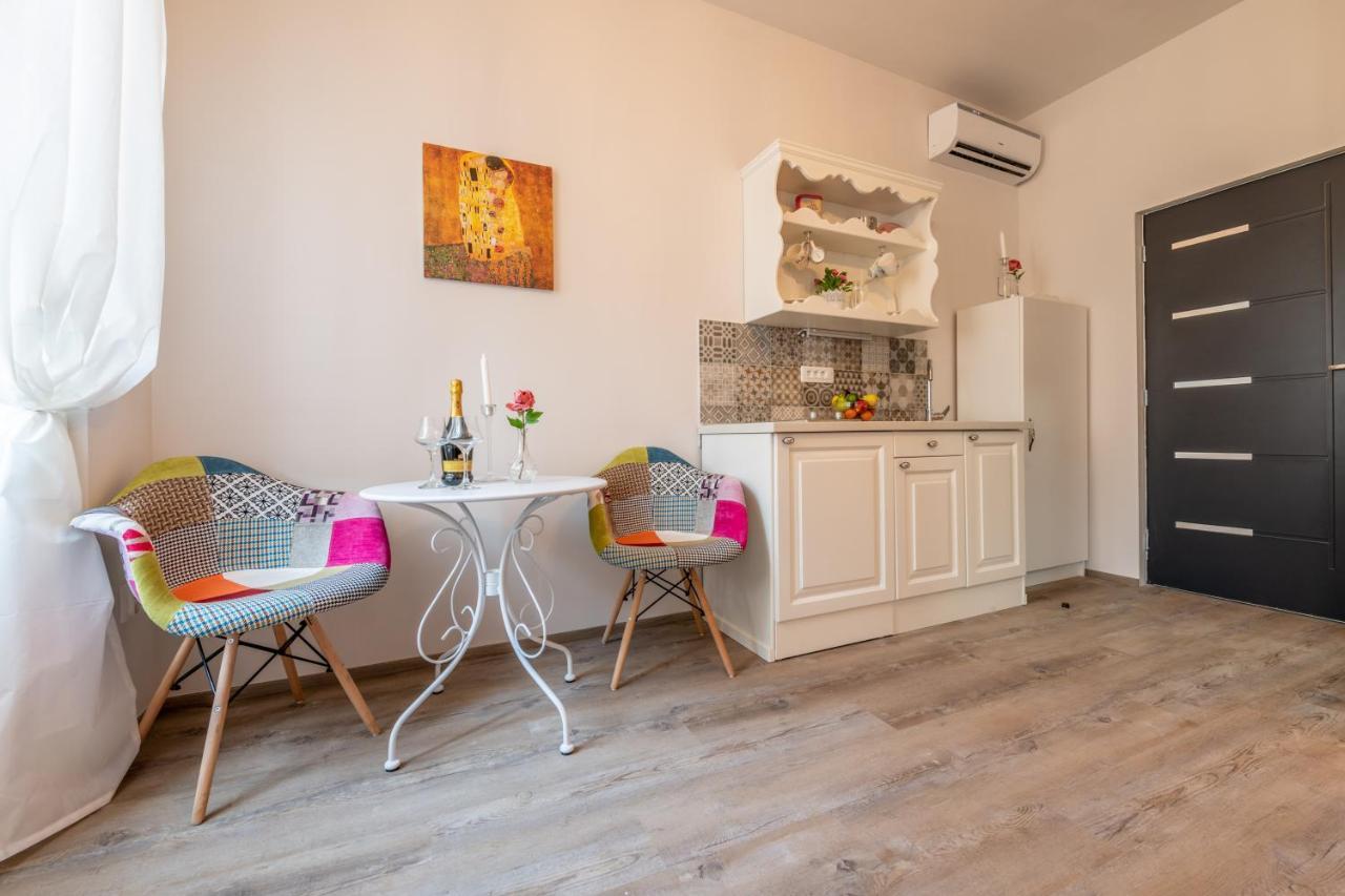 Old City Romantic Studios 4 With Free Private Parking Pula Extérieur photo